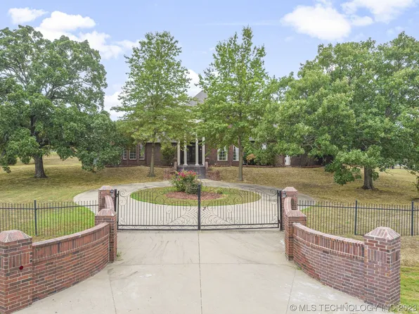 4938 Oak Leaf Dr, Tulsa, OK 74131