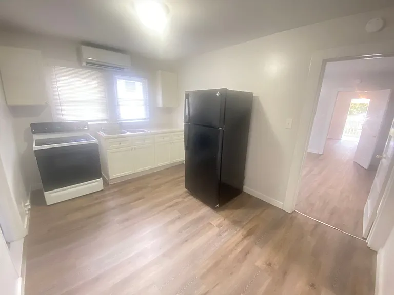 648 Wilson St — Photo 6