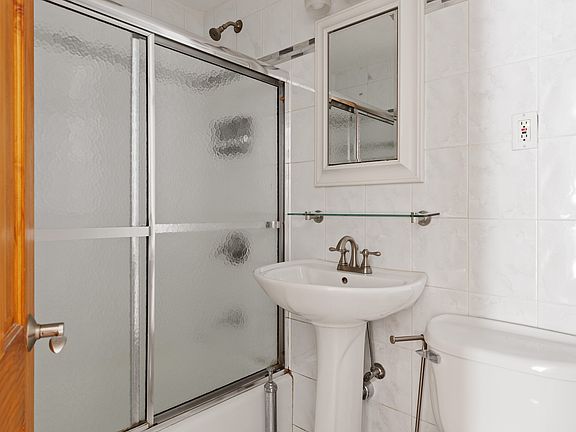 5th image of 424 W 46th St APT 4C