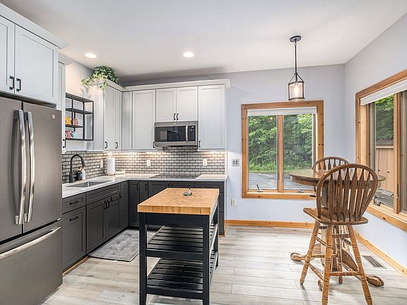 2nd image of 2100 W Schuss Mountain Rd #310