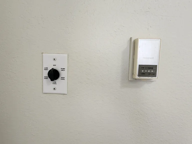 Controls to swamp/evaporative cooler, and to gas furnace for heat