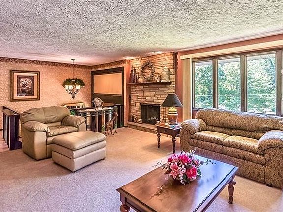5th image of 135 Lyn Dale Dr