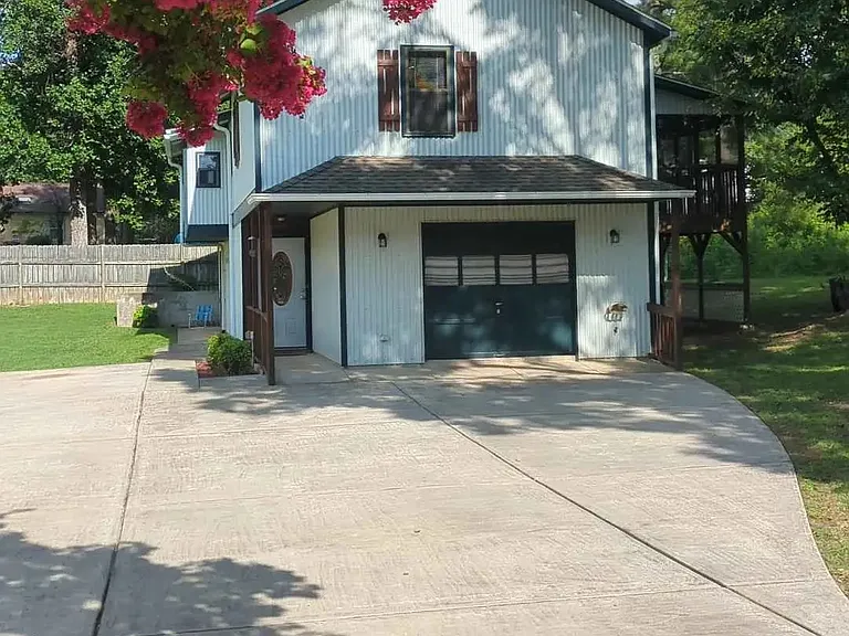 6868 Pawnee Trl SE — Photo 1