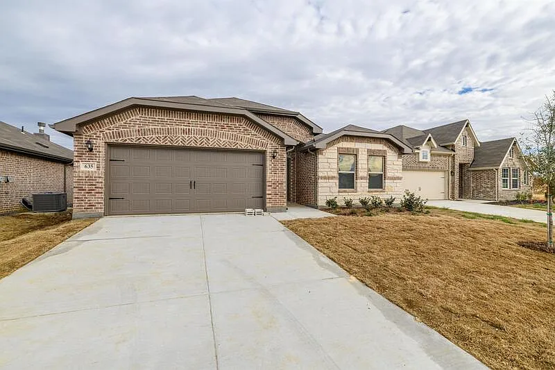 4 bed, 2.0 bath, 2022 sqft, $2,350 — Photo 2
