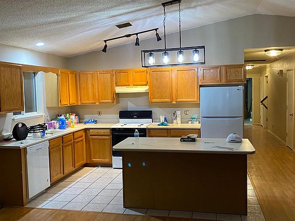 3rd image of 625 Avenue M