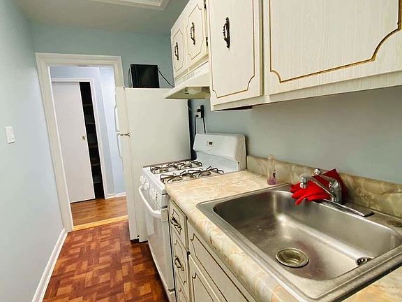 4th image of 30-12 36th St #2F