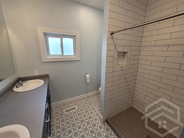 16 Palmer St W #A — Photo 4