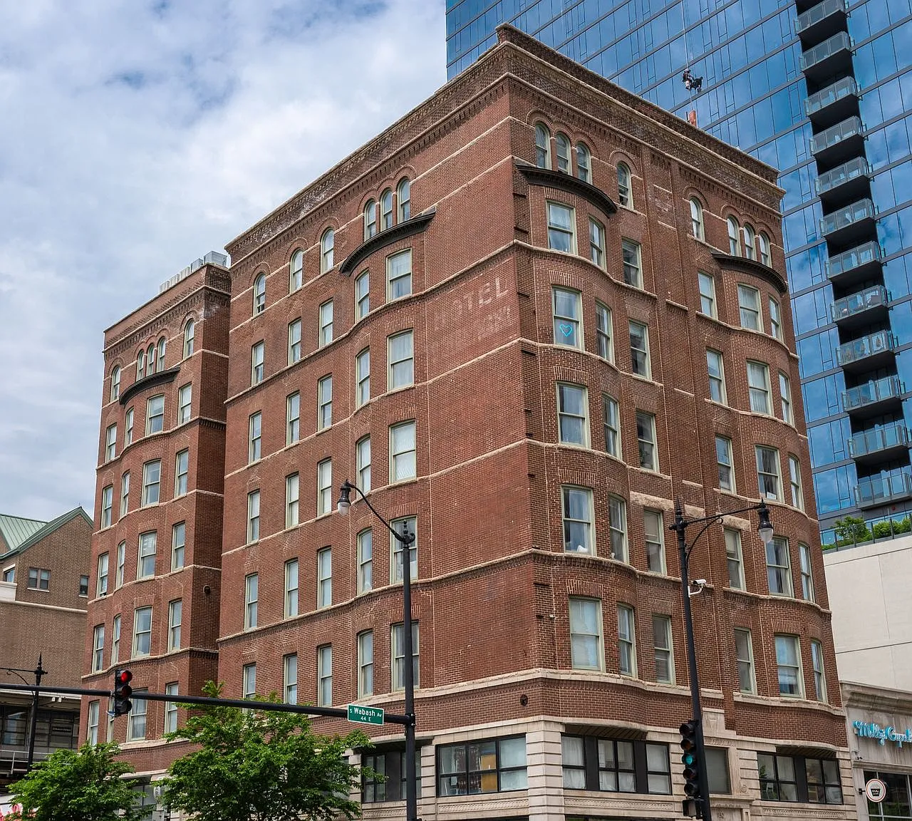 30 East Roosevelt — Photo 2