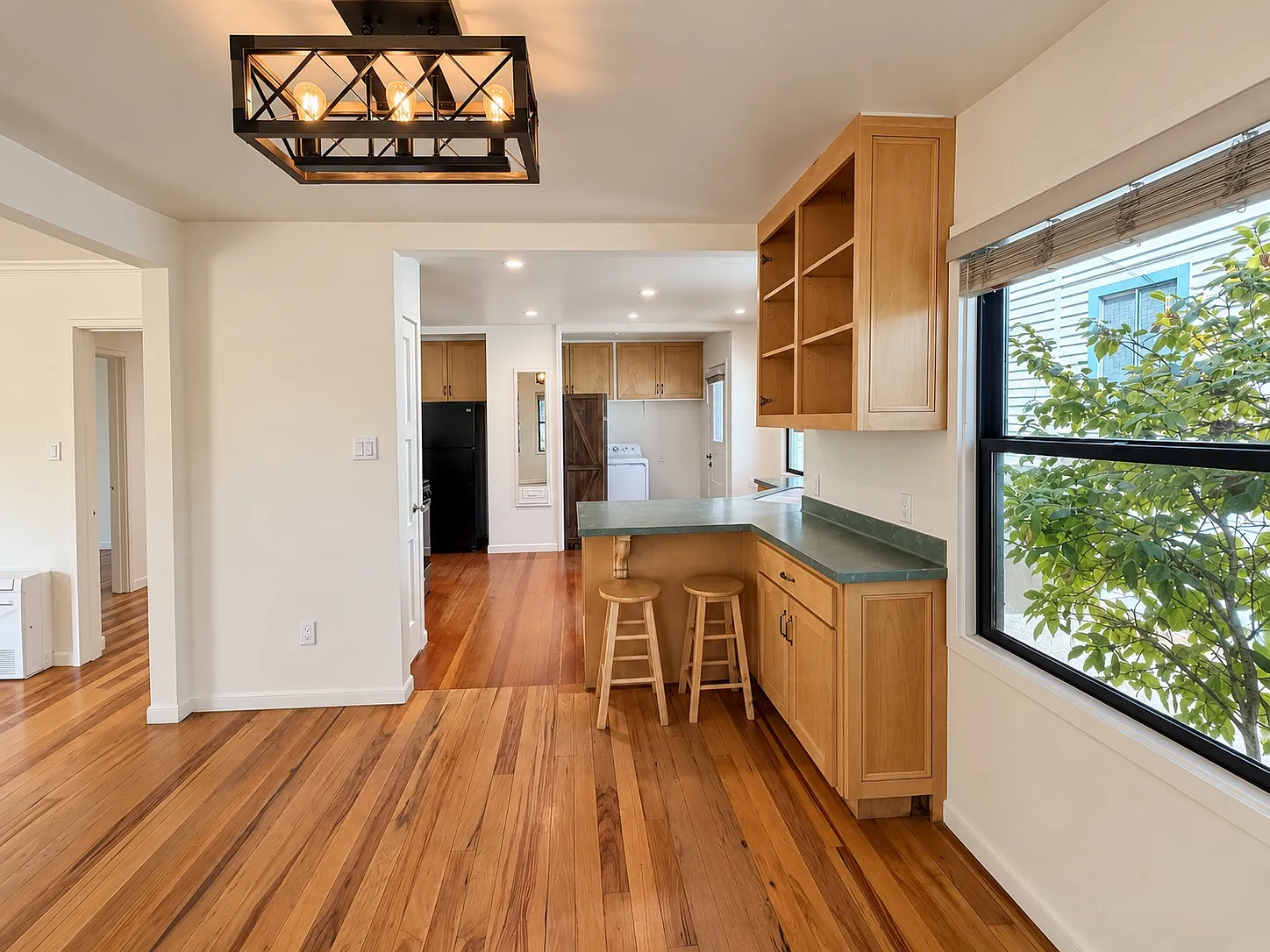 3 bed, 1800 sqft, $3,850 — Photo 4