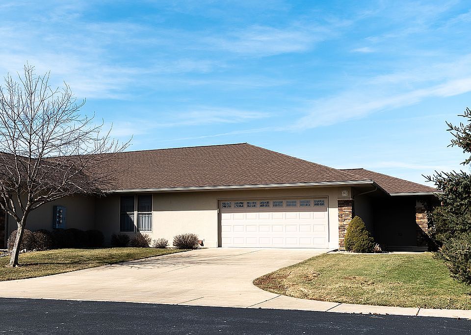 Front View of 2 car garage 