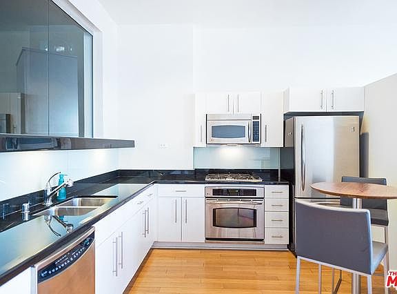 3rd image of 1100 Wilshire Blvd APT 2207
