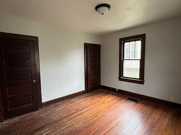 5th image of 835 Locust Ave #1