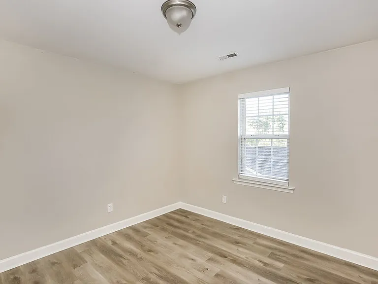 735 Continental Dr — Photo 14
