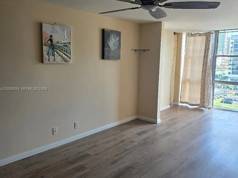 800 Parkview Dr #716 — Photo 7