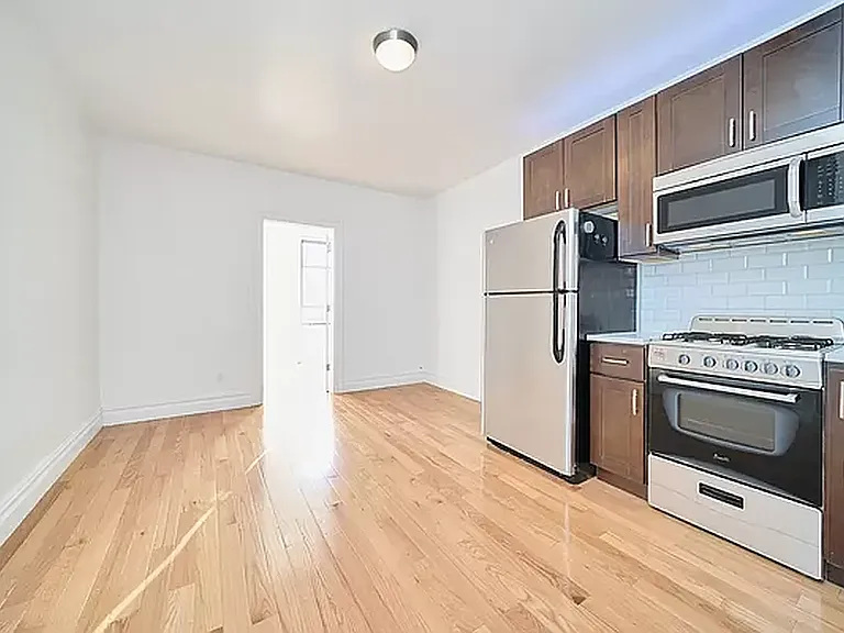 233 E 82nd St #5A — Photo 1