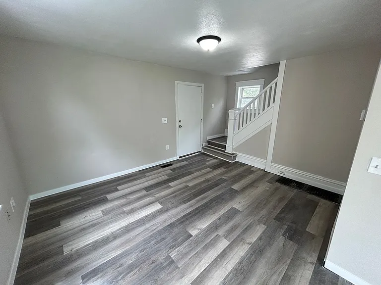 109 Kent Ct — Photo 16