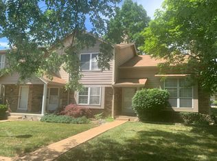 282 Carmel Woods Dr #17, Ballwin, MO 63021