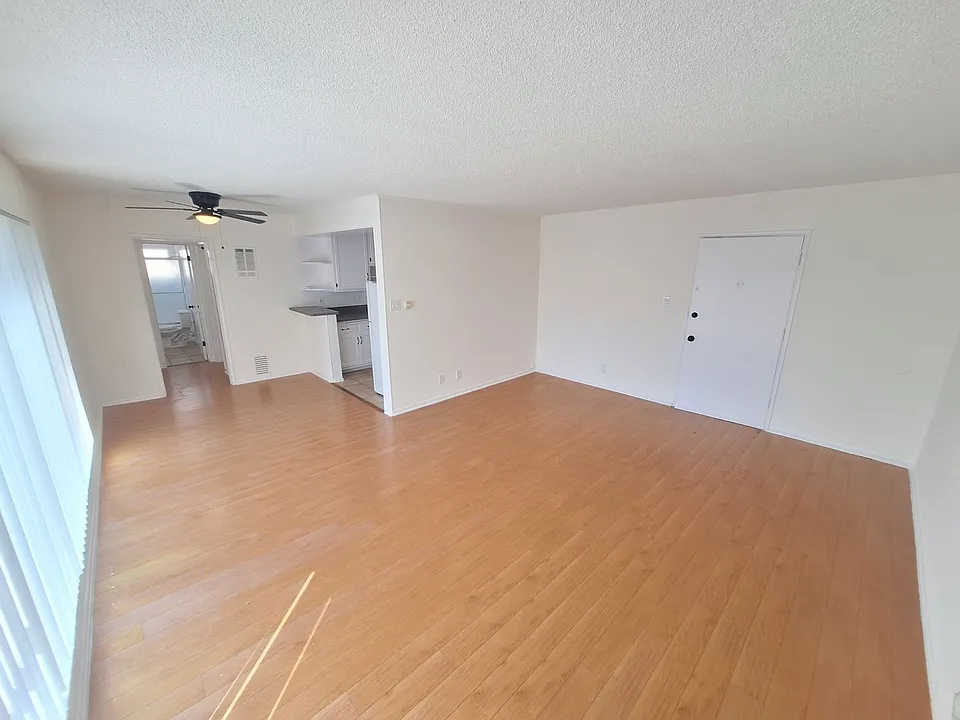 428 S Sherbourne Dr #5