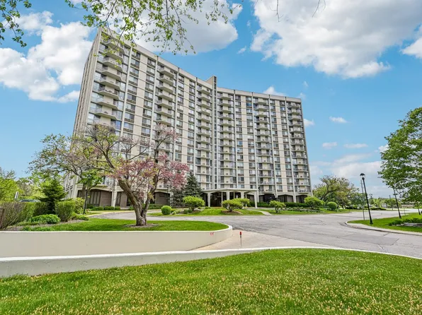40 N Tower Rd APT 3G, Oak Brook, IL 60523