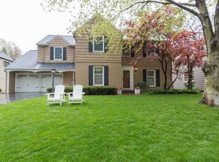 6409 Willow Ln, Mission Hills, KS 66208