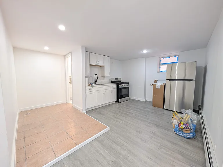 308 E 45th St #1 — Photo 2