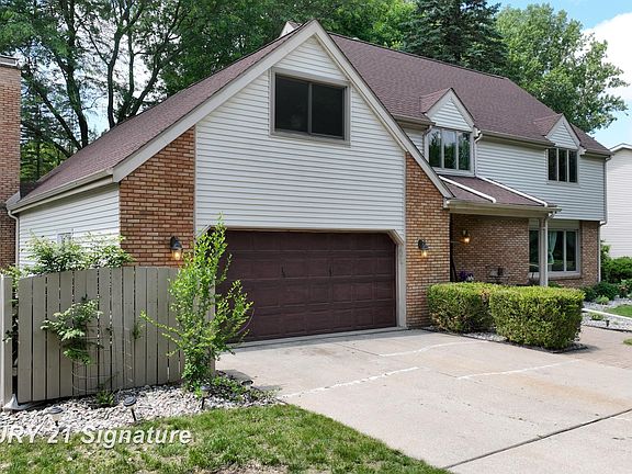 3rd image of 301 Mayfield Ln