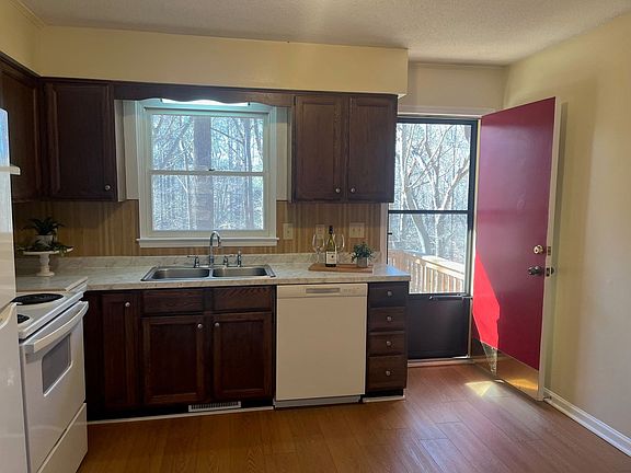5th image of 293 Cedar Terrace Rd