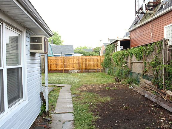 3rd image of 616 City Island Ave