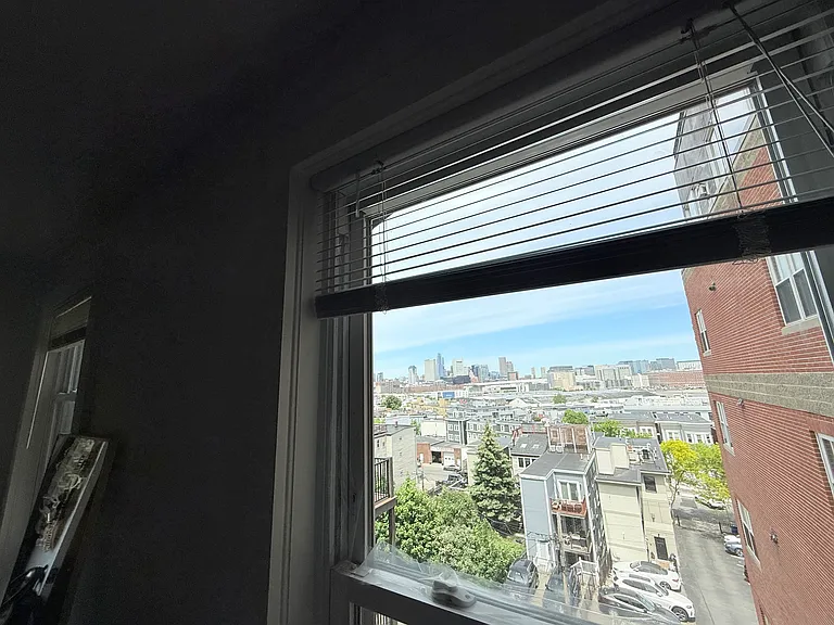538 E Broadway #8 — Photo 2