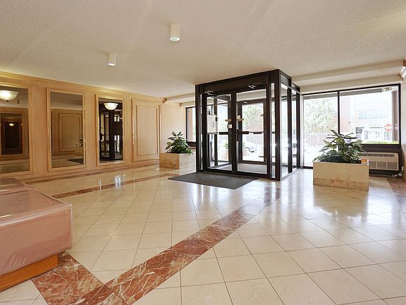 5th image of 95 Essex Dr APT 2D