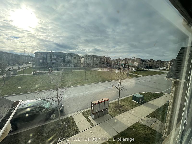 Oakville Townhouse for rent - 4 Bedrooms — photo 18
