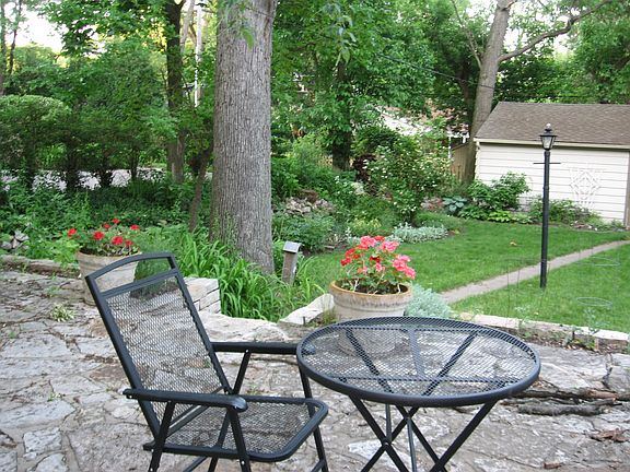 Patio and steps to lower ear