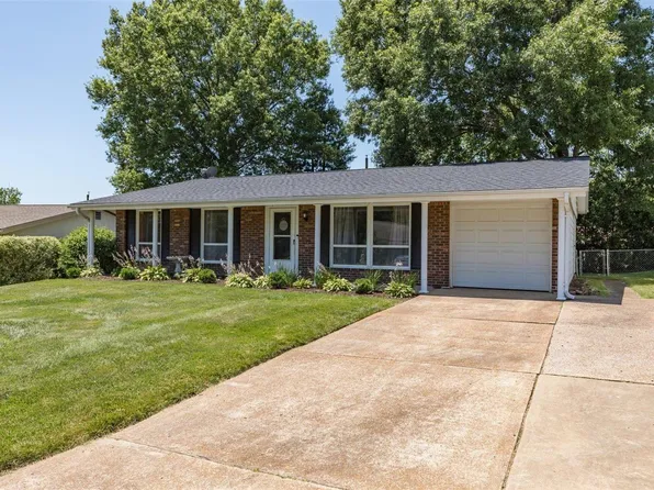 4860 Hursley Dr, Saint Louis, MO 63128