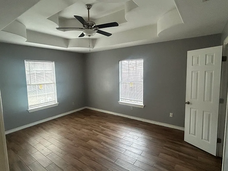 4033 Diego Ln — Photo 17