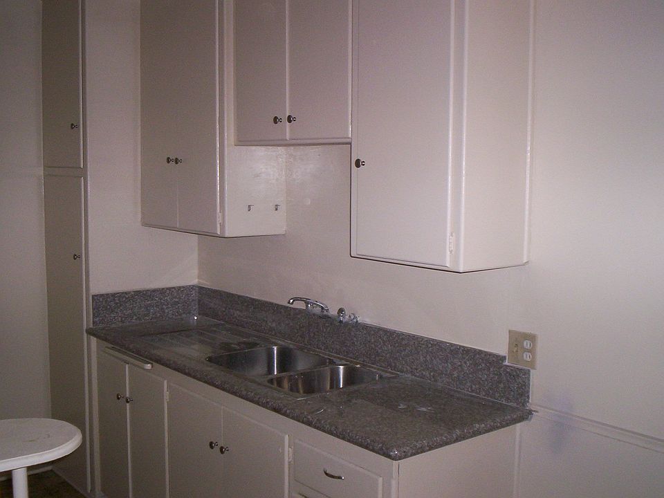Custom Granite Kitchen Counter