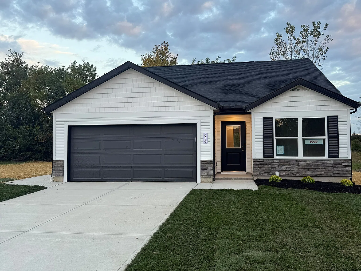 3 bed, 1100 sqft, $1,900 — Photo 2