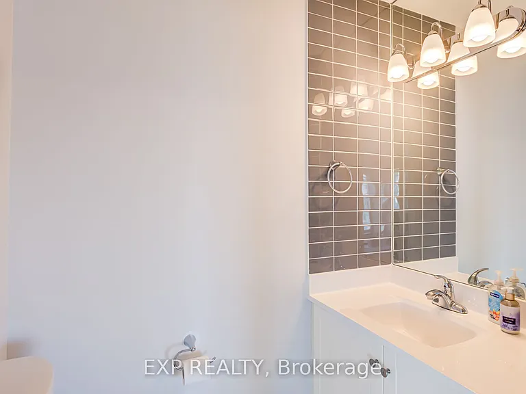 210 Victoria St #Penthouse 09 — Photo 39