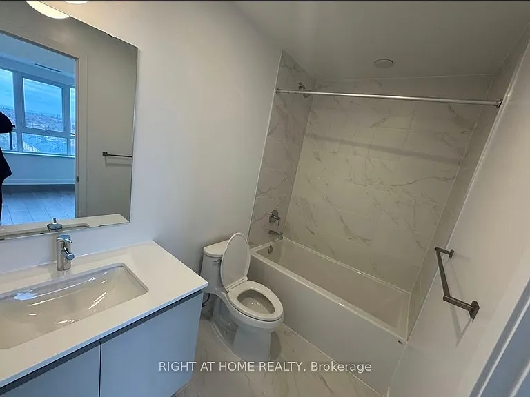 395 Dundas St W #711 — Photo 18
