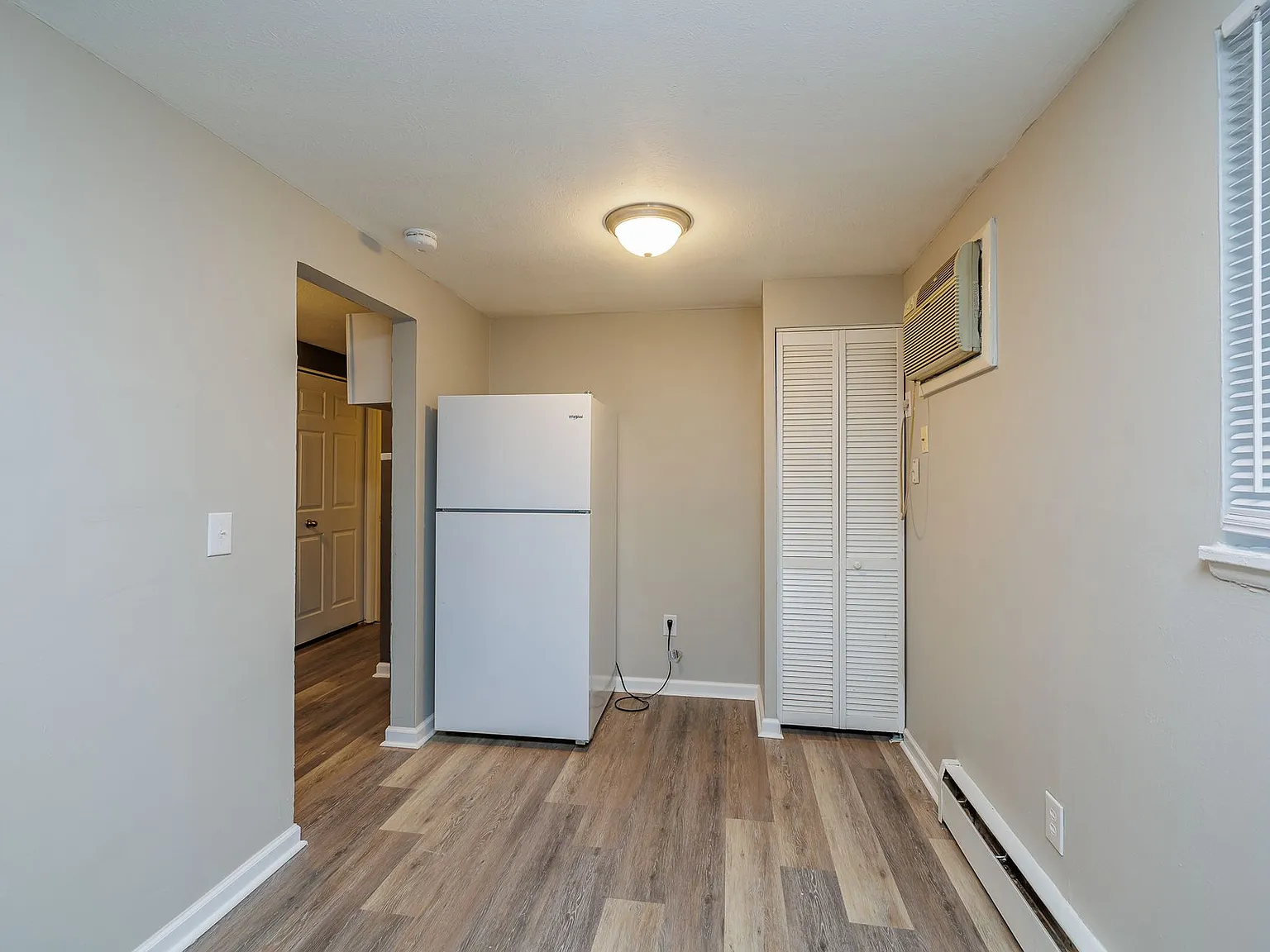 1 bedroom completely renovated in the heart of Berea — Photo 3