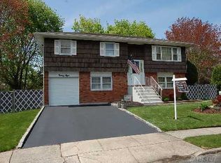 28 Kent Ct, West Islip, NY 11795