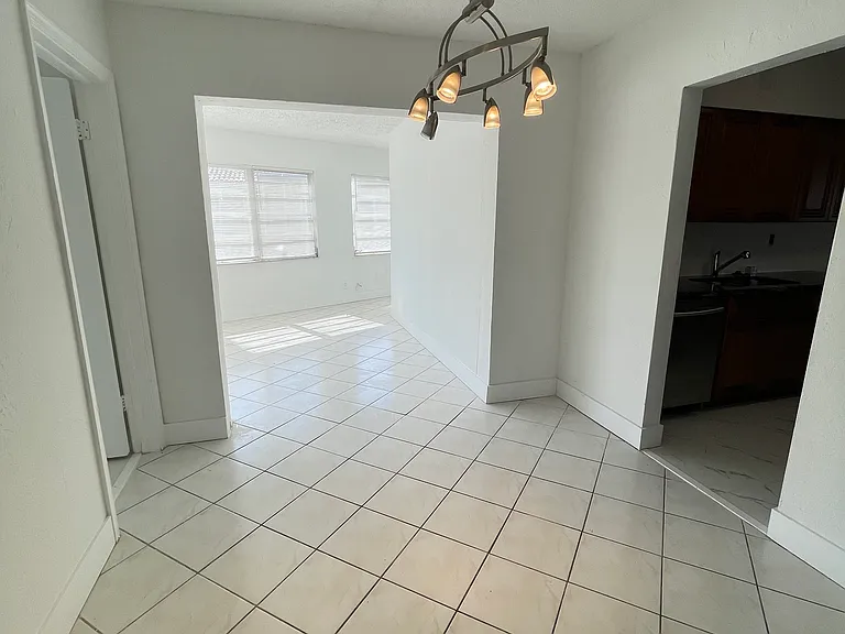 7200 NW 77th St — Photo 10