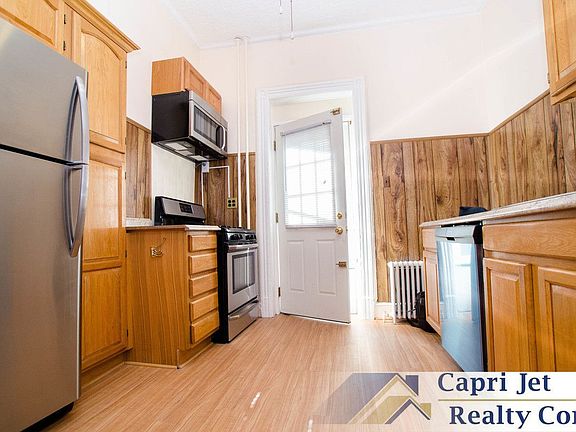 2nd image of 633A Leonard St #1