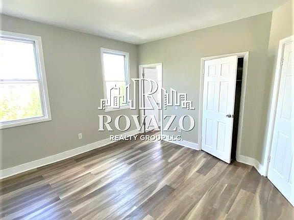 2nd image of 52 11th Ave W Floor 1