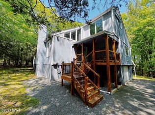 134 Cloud Crest Dr, Greentown, PA 18426