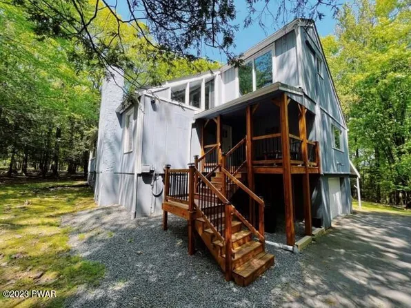 134 Cloud Crest Dr, Greentown, PA 18426