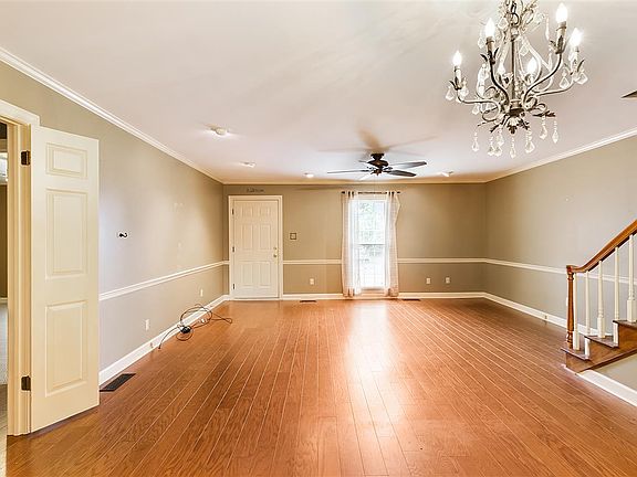 3rd image of 257 Cromwell Sq