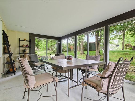 5th image of 501 Stoneybrook Ln