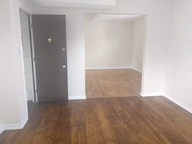 211 17th Ave NE #2 — Photo 3
