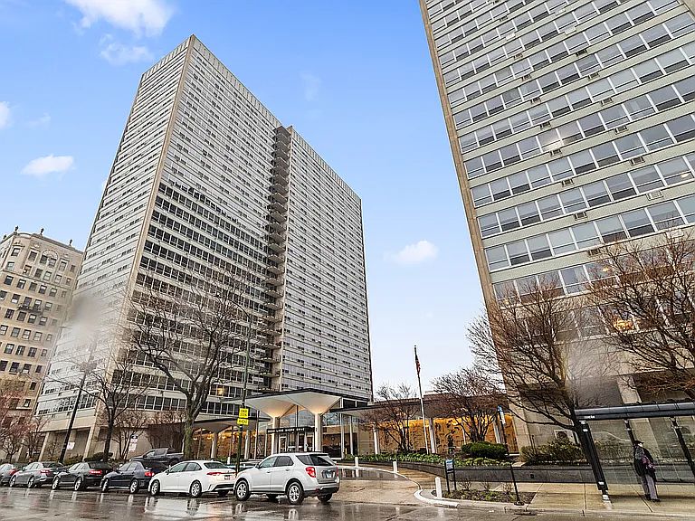 1st image of 3550 N Lake Shore Dr APT 510