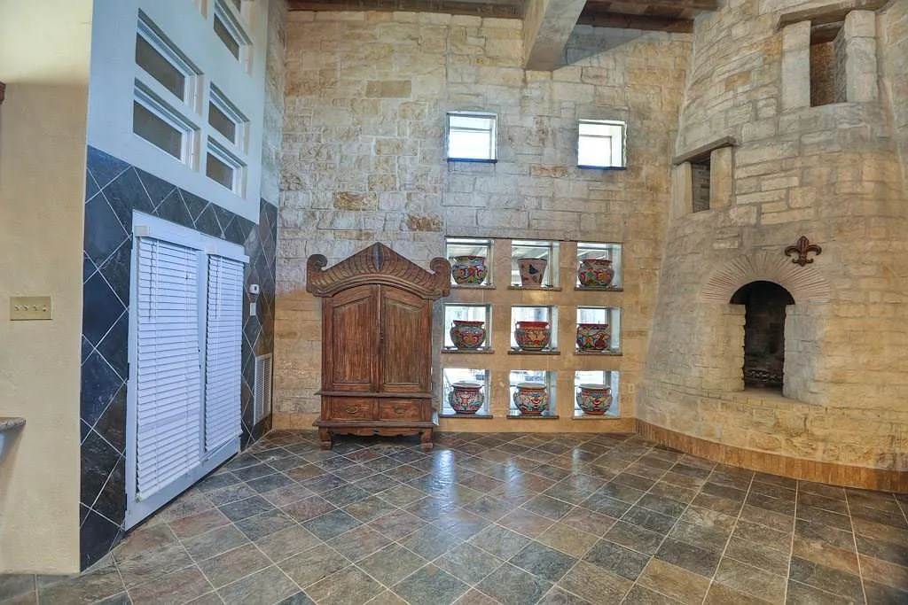 1 bed, 1.0 bath, 900 sqft, $1,800 — Photo 1